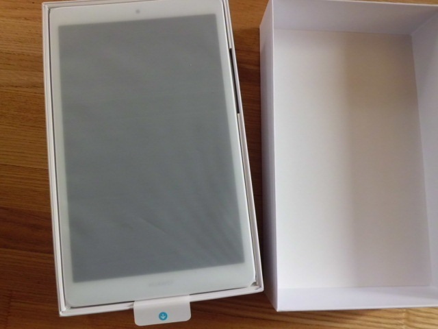 8タブレット開封の様子.jpg